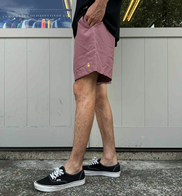 Carhartt WIP - CHASE SWIM TRUNKS - DUSTY PINK/GOLD