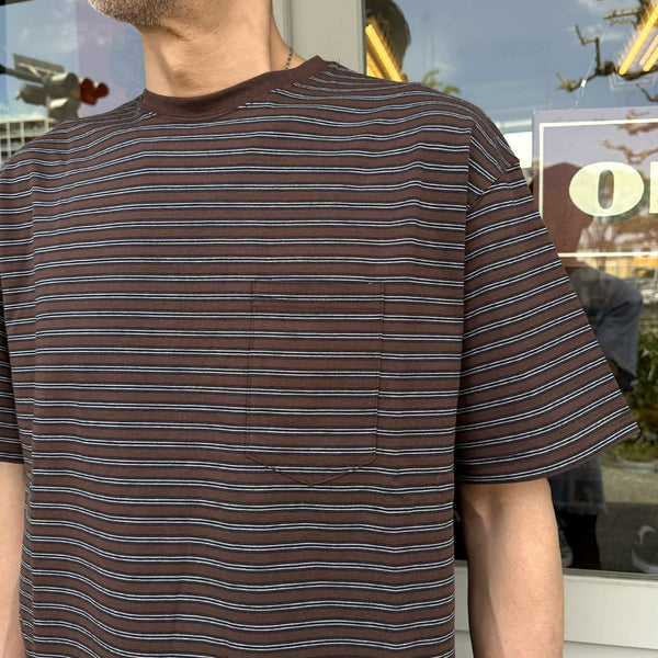 BIGMIKE - PIN BODER SUNGLASSSE POCKET S/S TEE - BROWN×NAVY