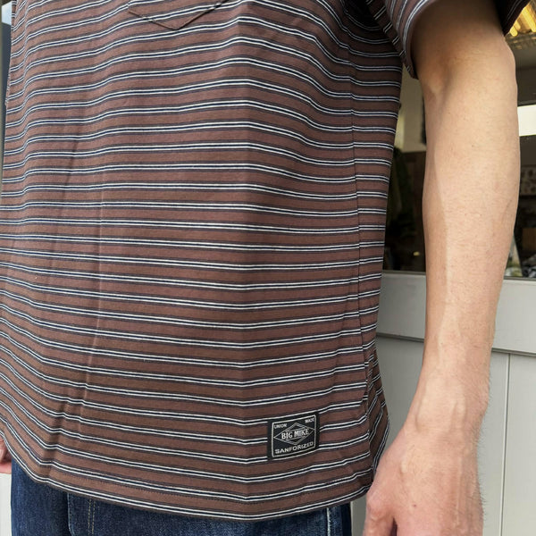 BIGMIKE - PIN BODER SUNGLASSSE POCKET S/S TEE - BROWN×NAVY