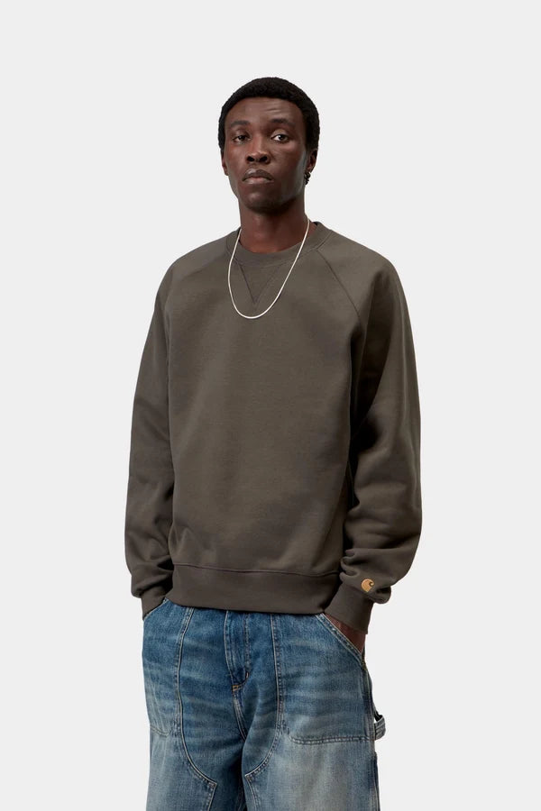 Carhartt WIP - CHASE SWEAT - SHUNGITE / GOLD
