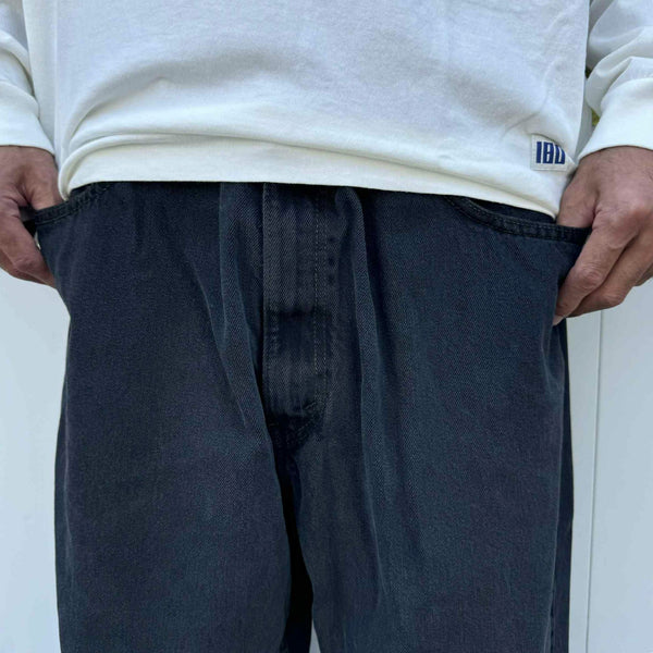 THRIFTY LOOK - LEVIS 550 ONE-TUCK PANTS - BLACK
