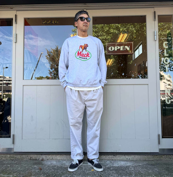 MACK TRUCKS - 70S LOGO CREW SWEAT - ASH GREY