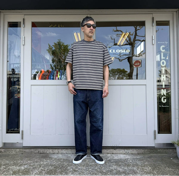 BIGMIKE - DOUBLE BODER SUNGLASSSE POCKET S/S TEE - CHACOAL×WHITE
