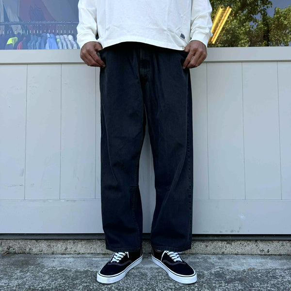 THRIFTY LOOK - LEVIS 550 ONE-TUCK PANTS - BLACK