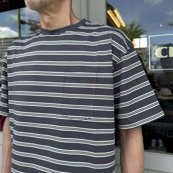 BIGMIKE - DOUBLE BODER SUNGLASSSE POCKET S/S TEE - CHACOAL×WHITE