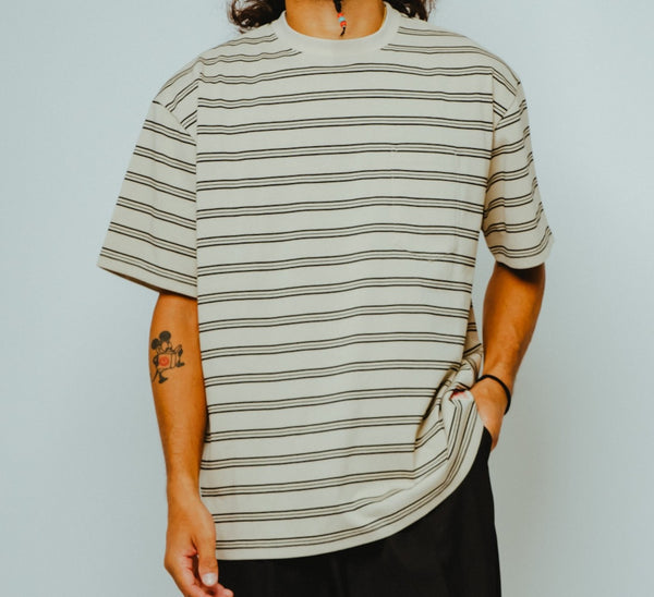 BIGMIKE - DOUBLE BODER SUNGLASSSE POCKET S/S TEE - SAND×BLACK