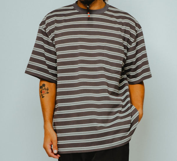 BIGMIKE - DOUBLE BODER SUNGLASSSE POCKET S/S TEE - CHACOAL×WHITE