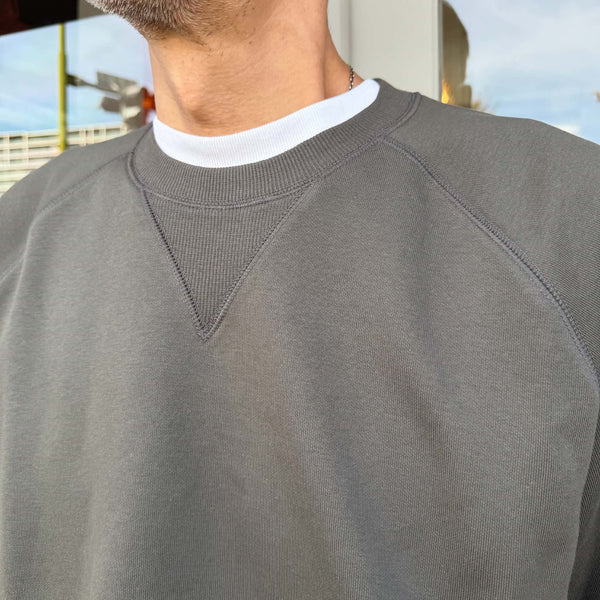 Carhartt WIP - CHASE SWEAT - SHUNGITE / GOLD