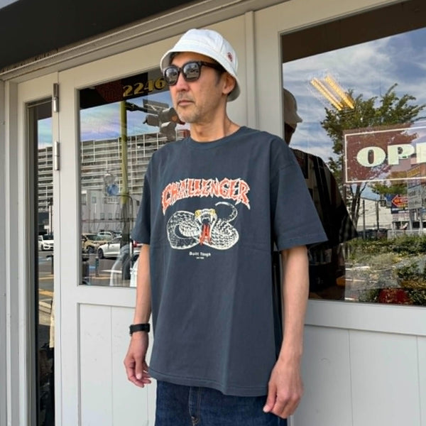 CHALLENGER - PIGMENT SNAKE TEE - PEPPER BLACK