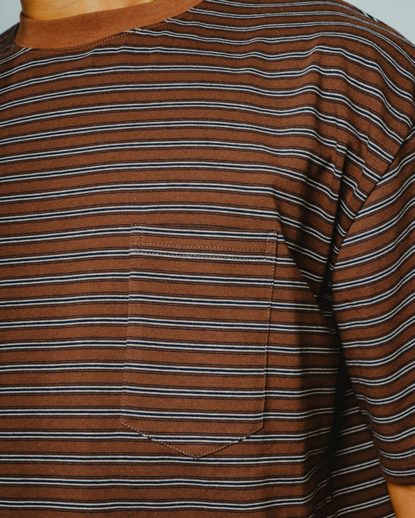 BIGMIKE - PIN BODER SUNGLASSSE POCKET S/S TEE - BROWN×NAVY