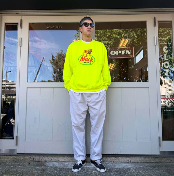 MACK TRUCKS - 70S LOGO CREW SWEAT - YELLOW