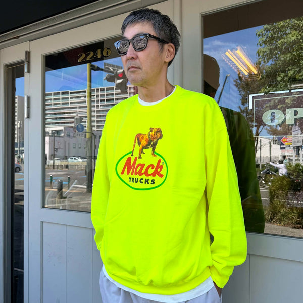 MACK TRUCKS - 70S LOGO CREW SWEAT - YELLOW