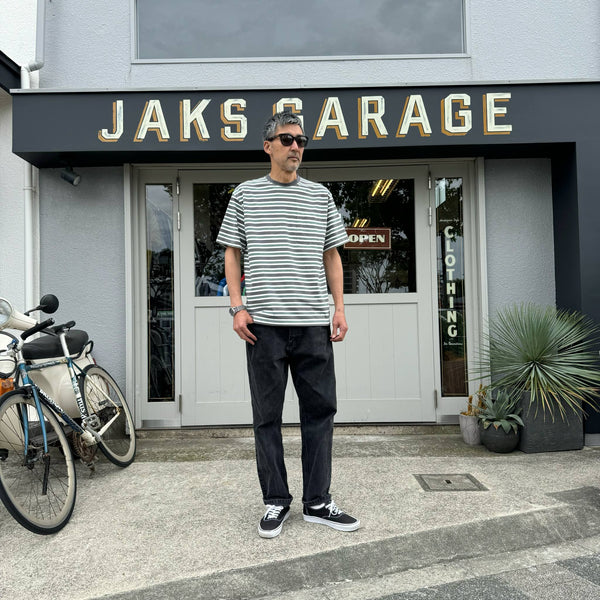 BIGMIKE - BORDER SUNGLASS POCKET S/S T-SHIRT - CHA x GRN x WHT